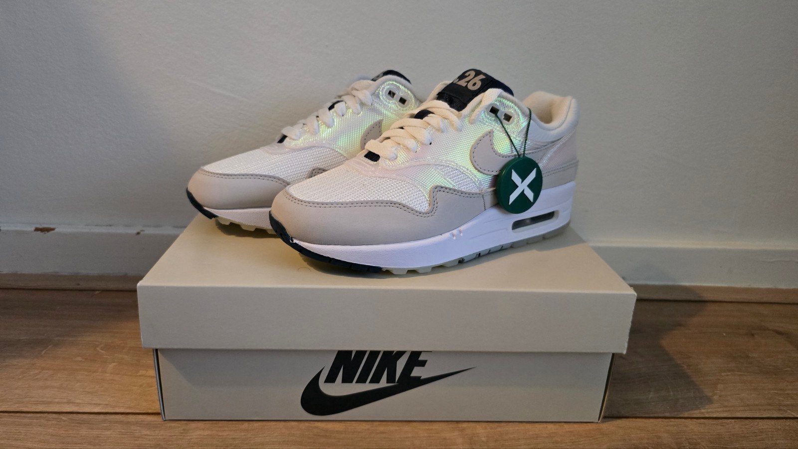 Nike Air Max 1 La Ville Lumière (W) - Maat 35.5, Kleding | Heren, Schoenen, Ophalen of Verzenden, Nieuw
