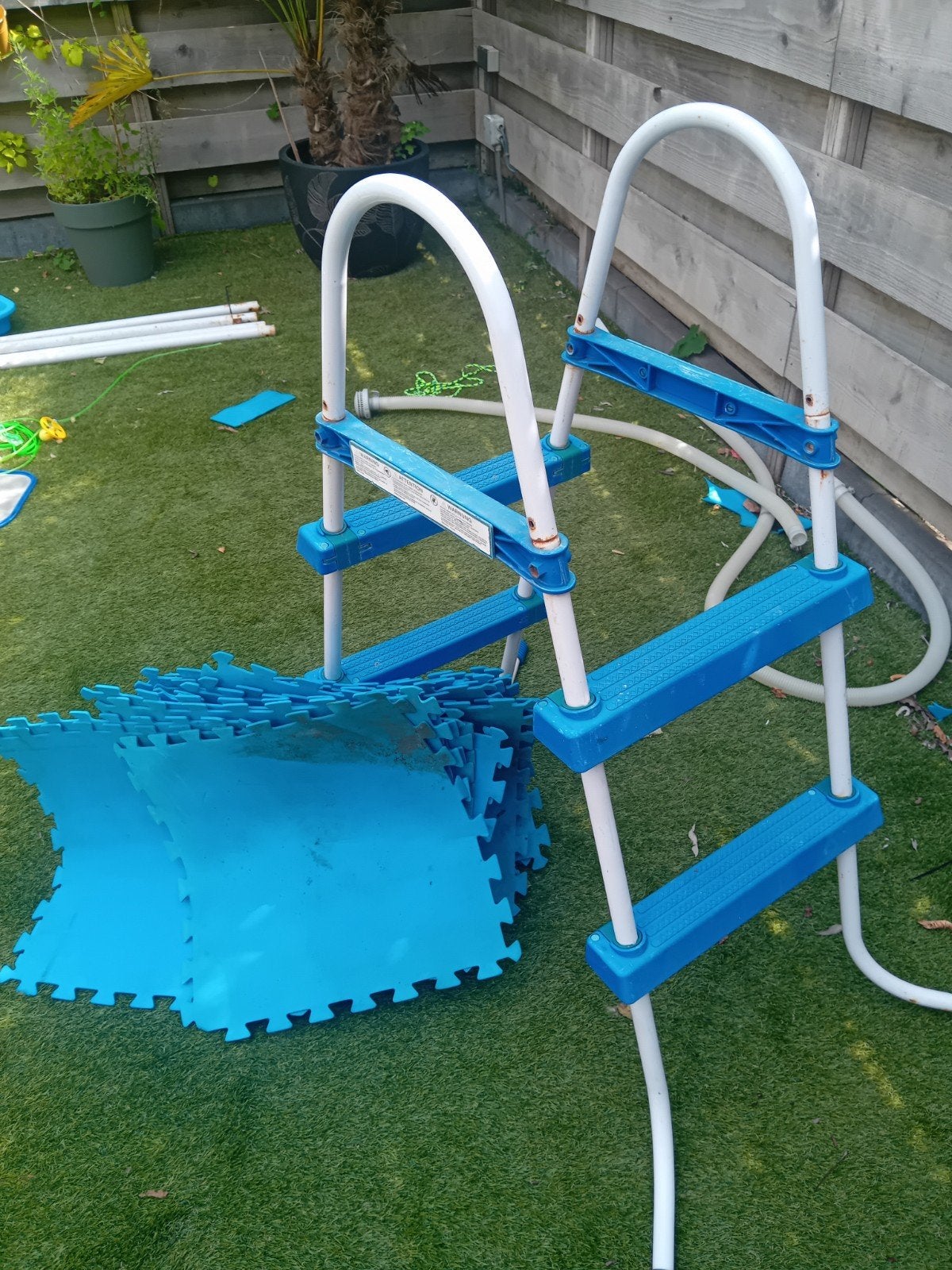 Zwembadtrap en vlonder/ zwembadtegels, Tuin en Terras, Ophalen of Verzenden, Gebruikt