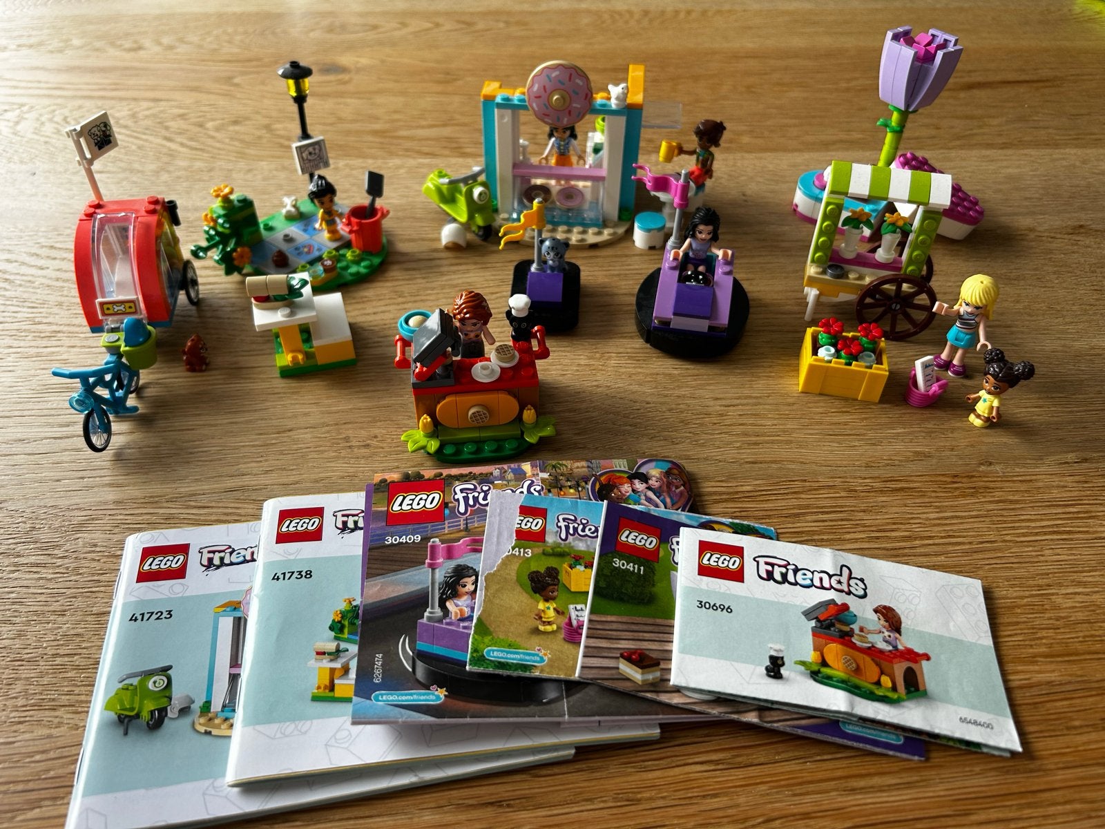 LEGO Friends set met diverse kleine bouwwerken en figuren, Compleet, Lego, Friends, Ophalen of Verzenden
