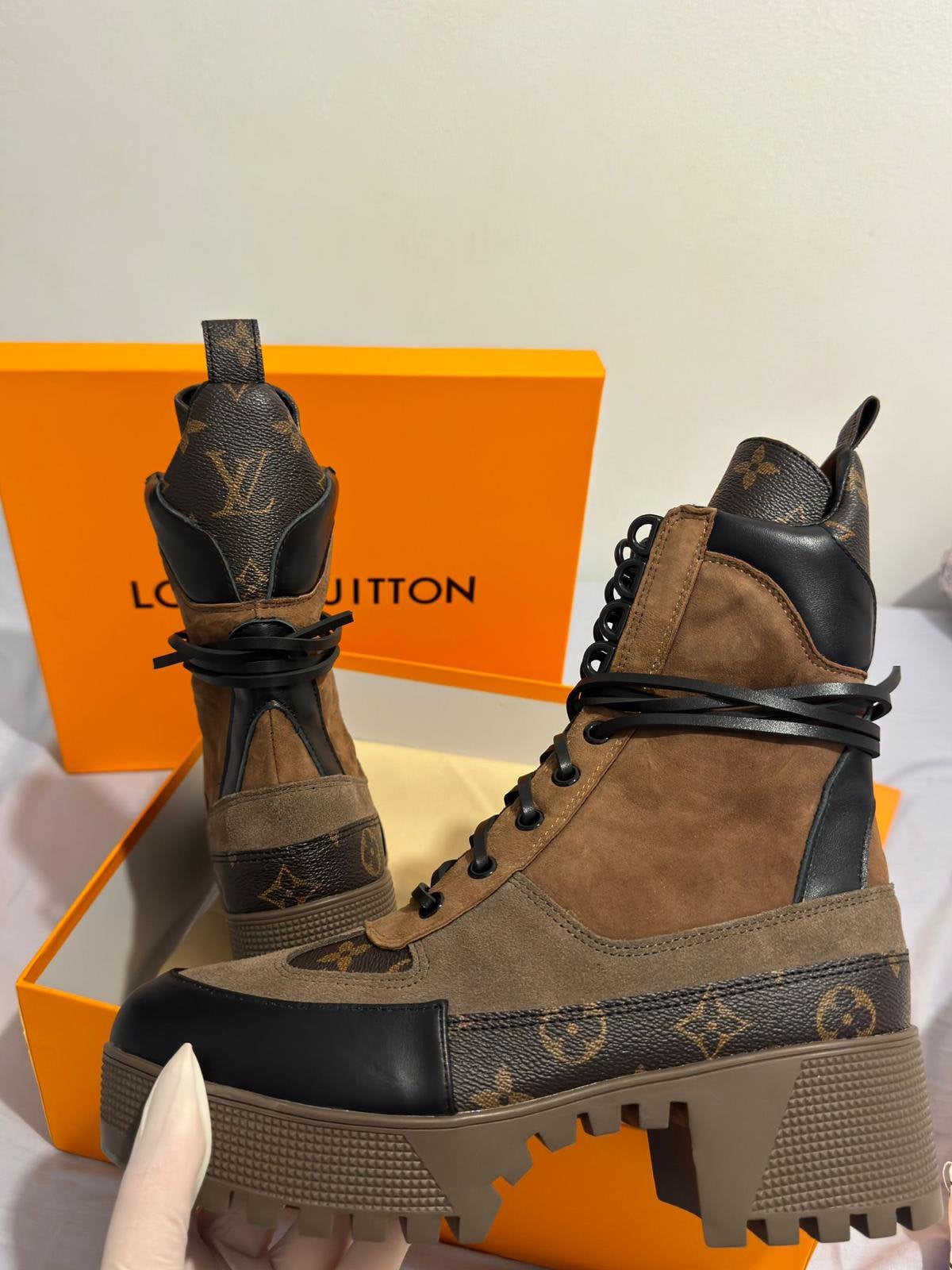 Louis Vuitton - LV boots - Laarzen maat 39, Kleding | Heren, Schoenen, Zwart, Boots, Ophalen of Verzenden, Zo goed als nieuw