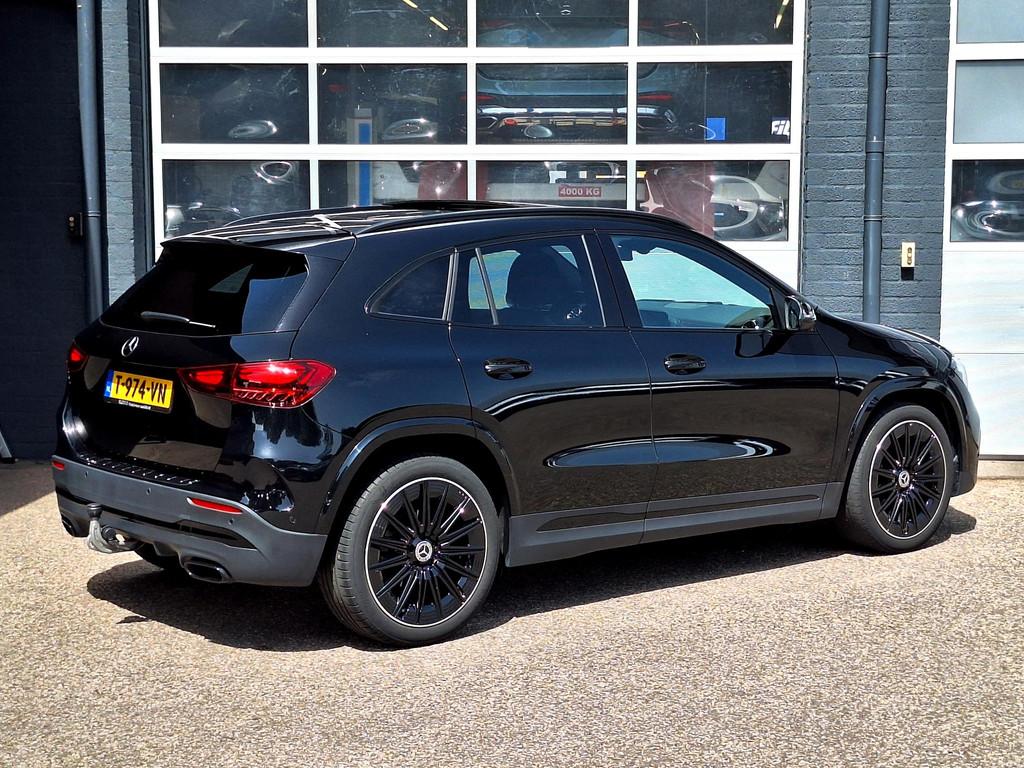 Mercedes-Benz GLA-klasse 180 AMG Line | Premium Plus | Panor, Gebruikt, 4 cilinders, Zwart, Origineel Nederlands