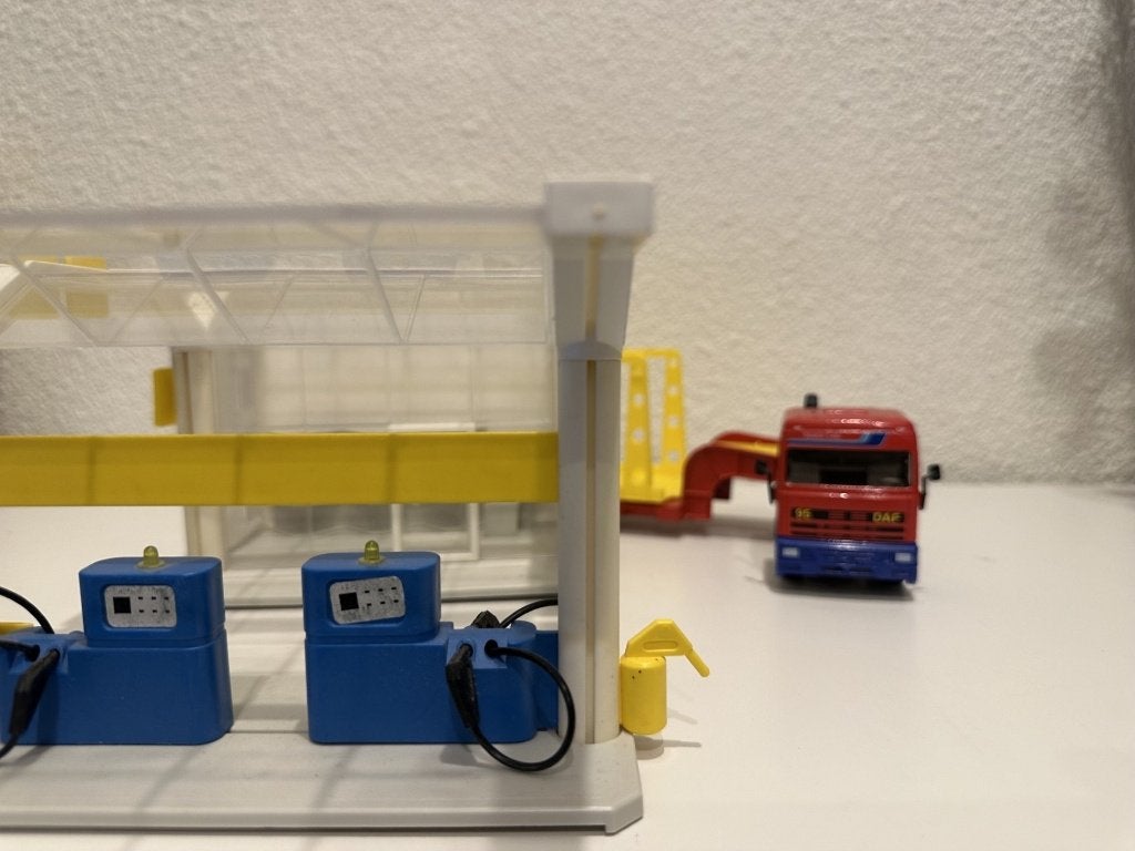 Siku 4018 DAF 95 met PETROL GAS STATION - COMPLEET - RARE, Ophalen of Verzenden, Zo goed als nieuw, Bus of Vrachtwagen
