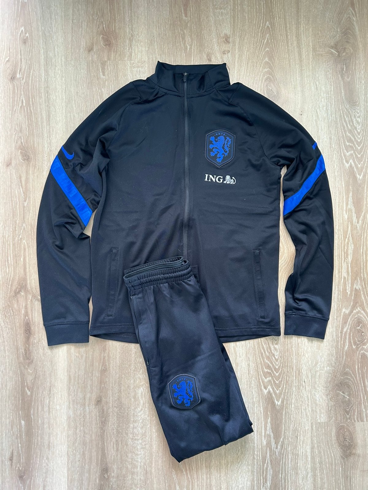 Nederlands elftal trainingspak Nike 20/21 Maat 158-170/XS, Zwart, Ophalen of Verzenden, Zo goed als nieuw, Nike