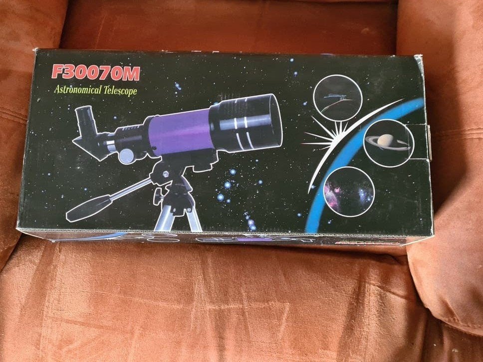 Nieuwe F30070M Astronomische Telescoop - Ongebruikt, Lenzentelescoop (refractor), Ophalen of Verzenden, Minder dan 80 mm, Nieuw
