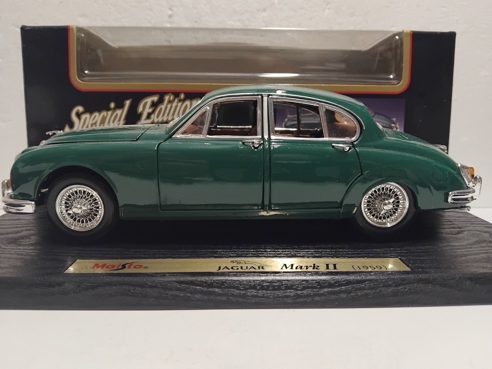 Jaguar MK II sedan 4drs donkergroen 1959 Maisto 1:18 KRD, Ophalen of Verzenden, Zo goed als nieuw, Auto, Overige merken