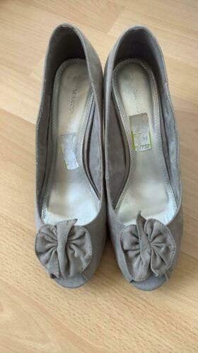 Stijlvolle grijze pumps met open neus en strik - Maat 41, Pumps, Overige kleuren, Ophalen of Verzenden, Onbekend