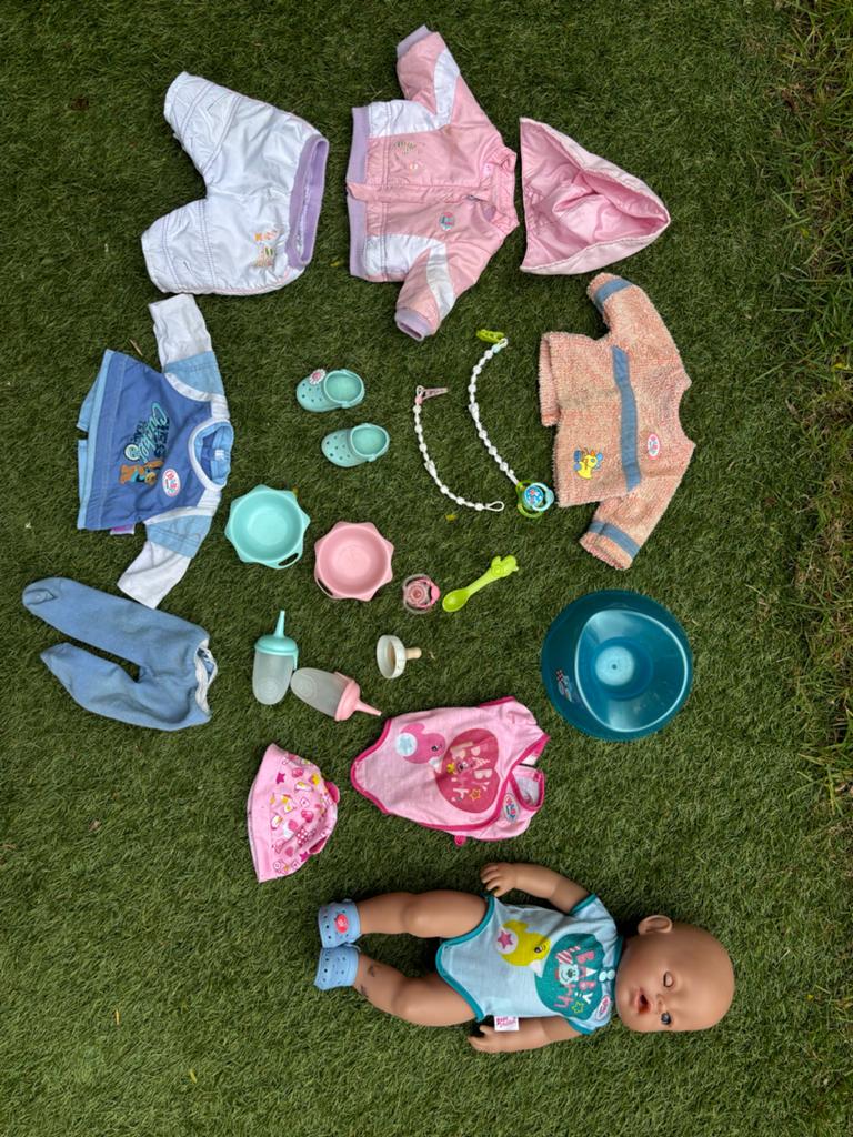 Baby Born pop met veel accessoires en bedje, Ophalen, Gebruikt, Babypop