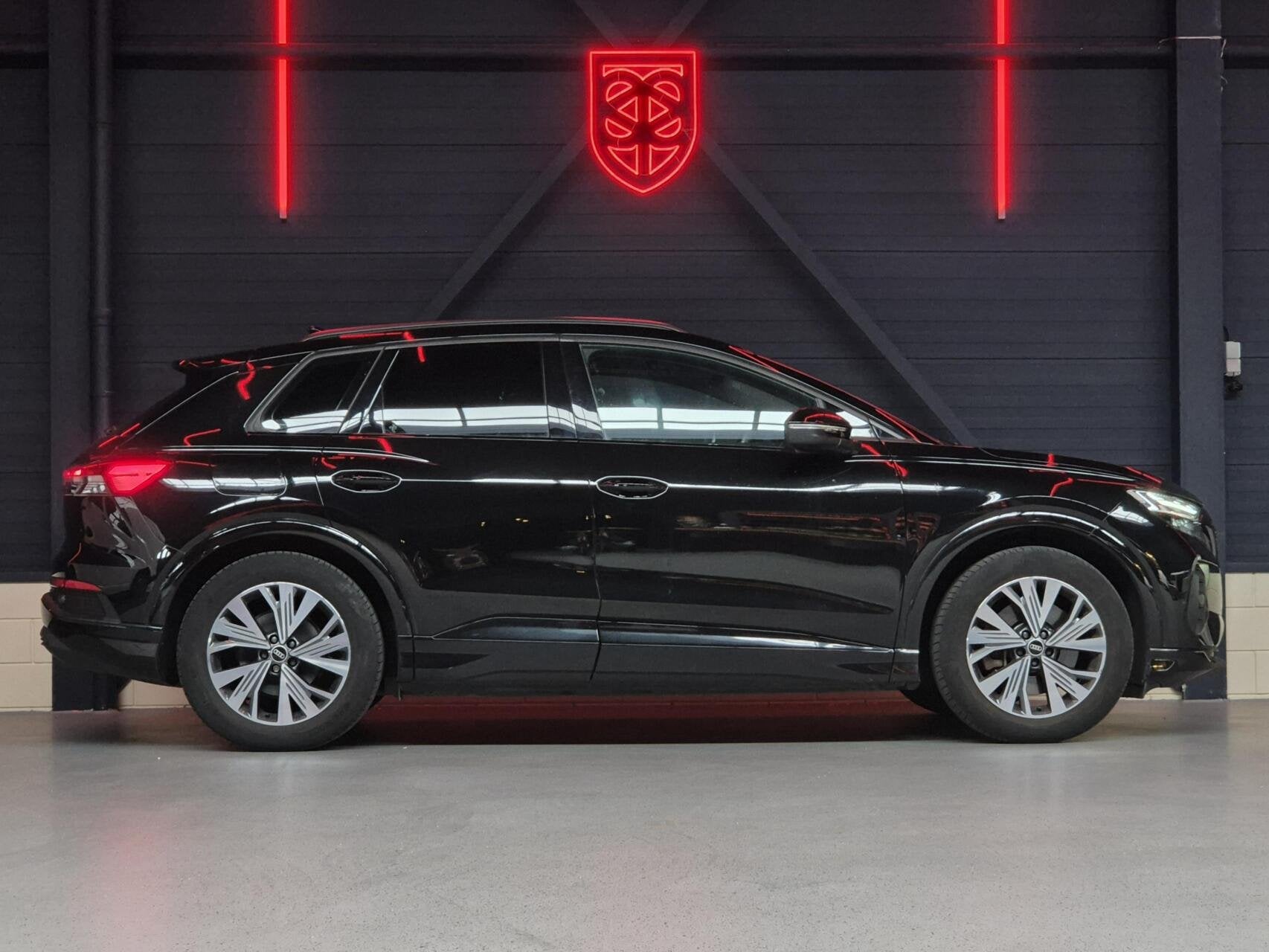 Audi Q4 e-tron 40 Advanced Ed. 77 kWh |TREK|LEDER|MATRIX|ACC, Auto's, Audi, Automaat, Achterwielaandrijving, Gebruikt, Zwart