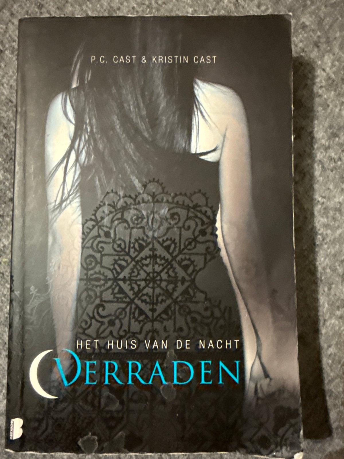 Het Huis van de Nacht: Verraden - P.C. & Kristin Cast, Ophalen of Verzenden, Gelezen