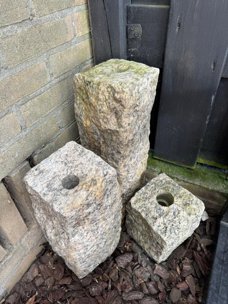 3 stenen voor waterornament, Tuin en Terras, Waterpartijen en Fonteinen, Ophalen, Gebruikt, Beton, Waterornament