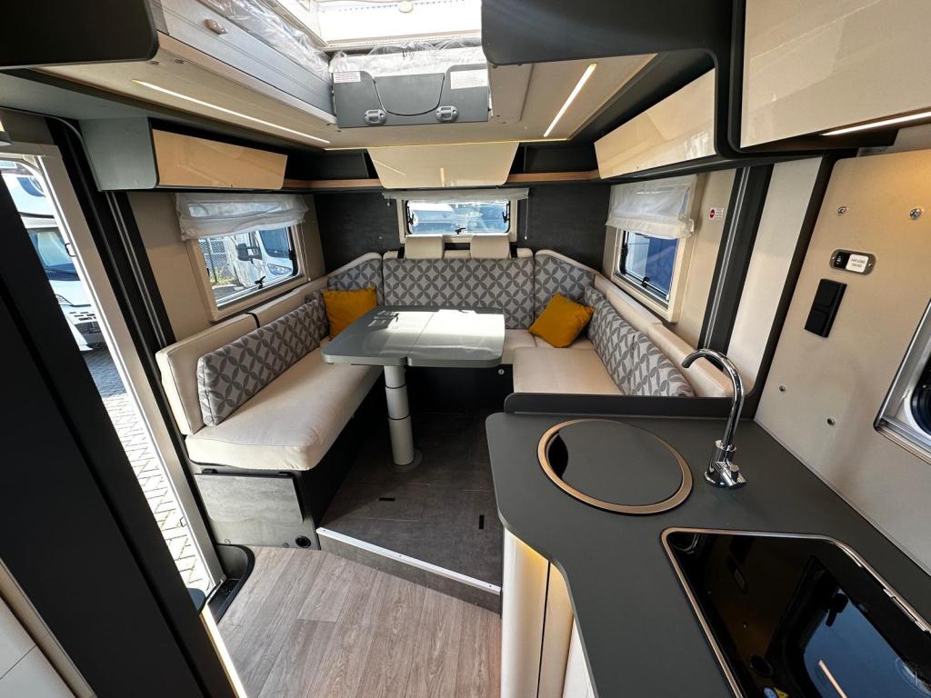 Laika Kosmo L105 is de buscamper te klein? deze 5,99m lang, Caravans en Kamperen, Campers, Automaat, Fiat, Bedrijf, Diesel