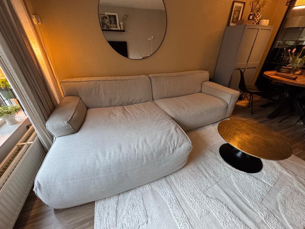 FEST Amsterdam hoekbank – beige – chaise longue – 2021, Huis en Inrichting, Banken | Bankstellen, Ophalen, 250 tot 300 cm, 100 tot 125 cm