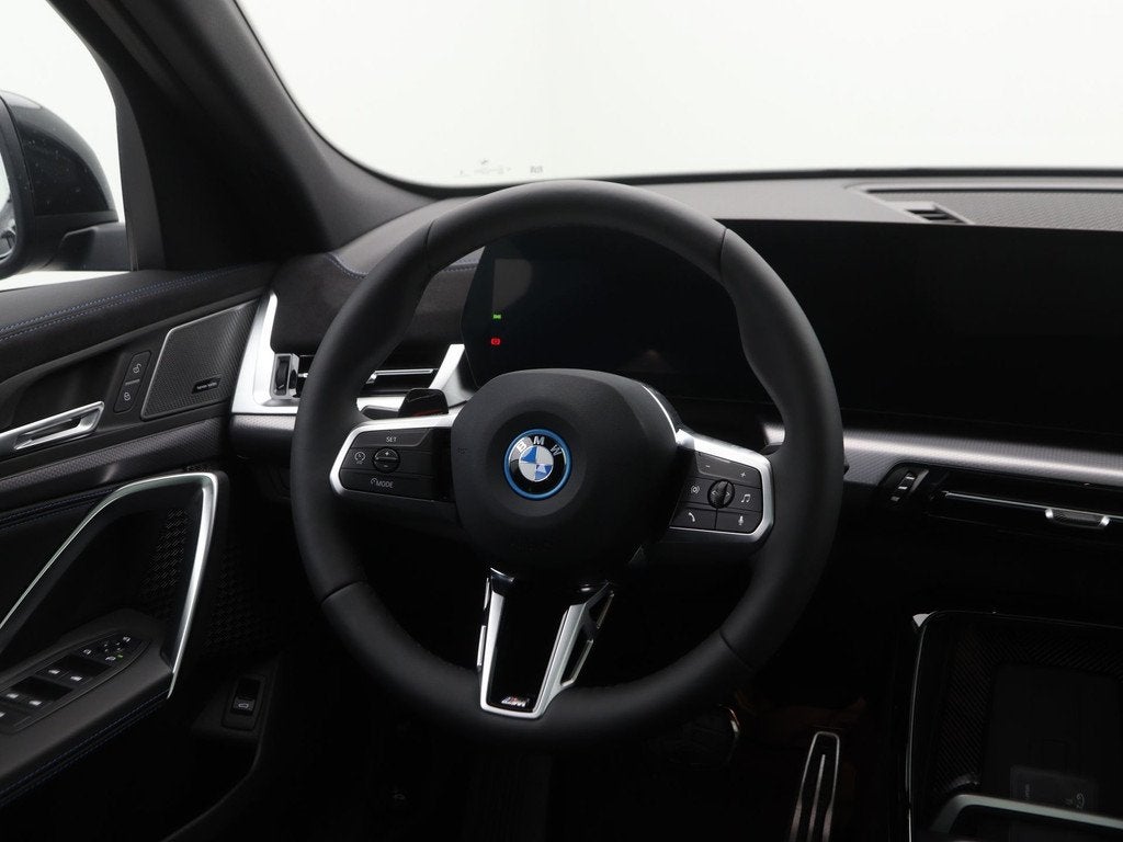 BMW iX2 eDrive20 67 kWh M Sport Edition (bj 2025, automaat), Auto's, BMW, IX2, Met garantie (alle), Zwart, Origineel Nederlands
