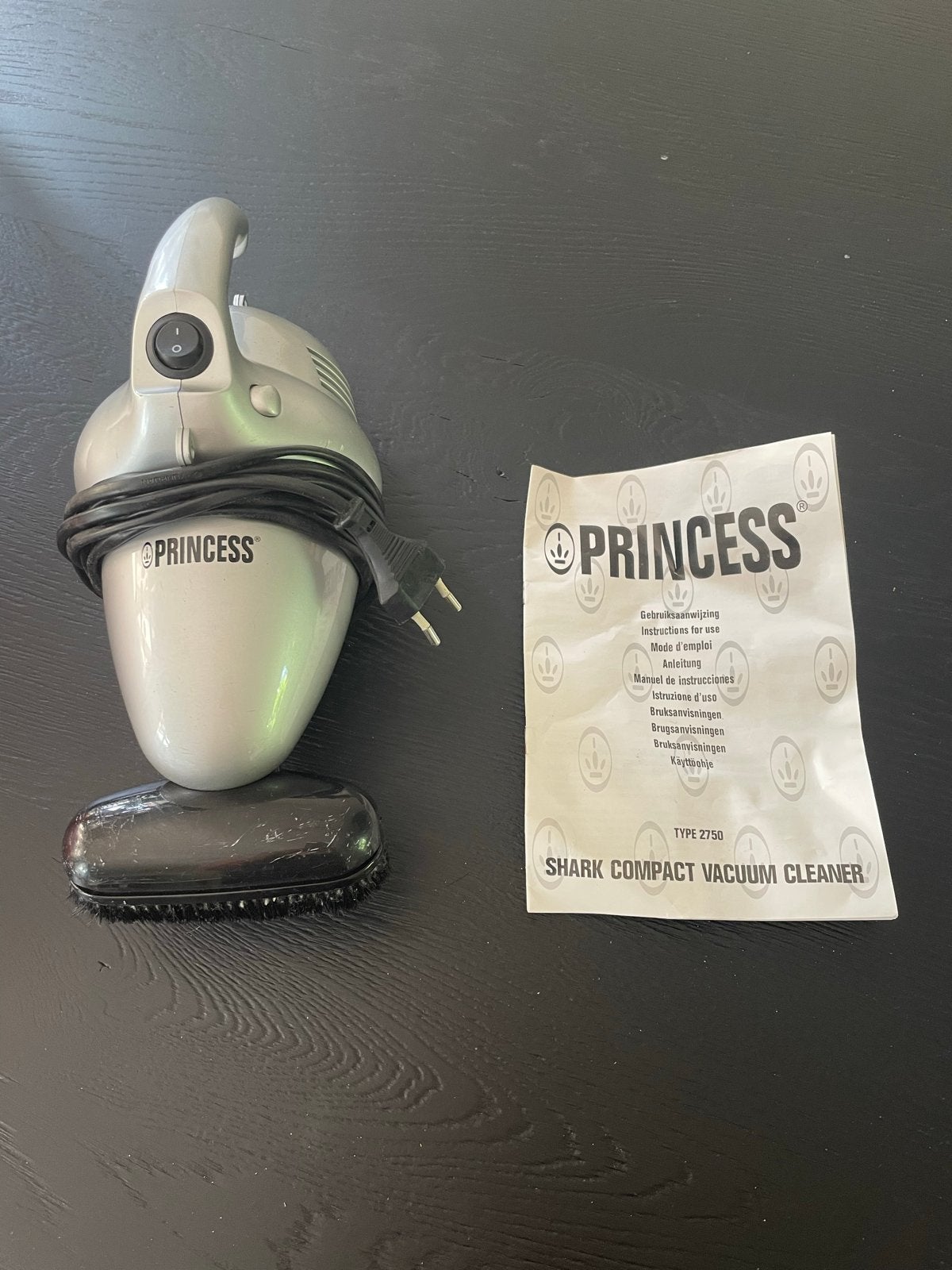 Princess Shark Compact Stofzuiger Type 2750 met accessoires, Witgoed en Apparatuur, Stofzak, Gebruikt, Ophalen of Verzenden, Sledestofzuiger