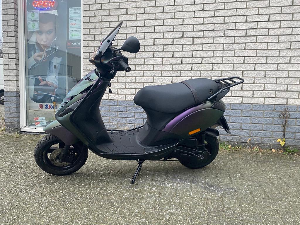GEZOCHT! Duitse 2-takt scooters zip tyfoon runner piaggio, Ophalen, Nieuw, Benzine