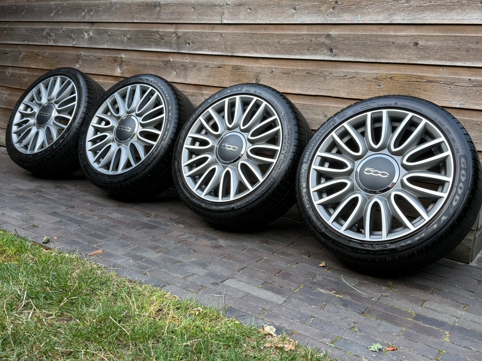 Orig Fiat 500 | 500C Lounge 16 inch velgen + zomerbanden, Auto-onderdelen, Banden en Velgen, Gebruikt, 16 inch, Banden en Velgen