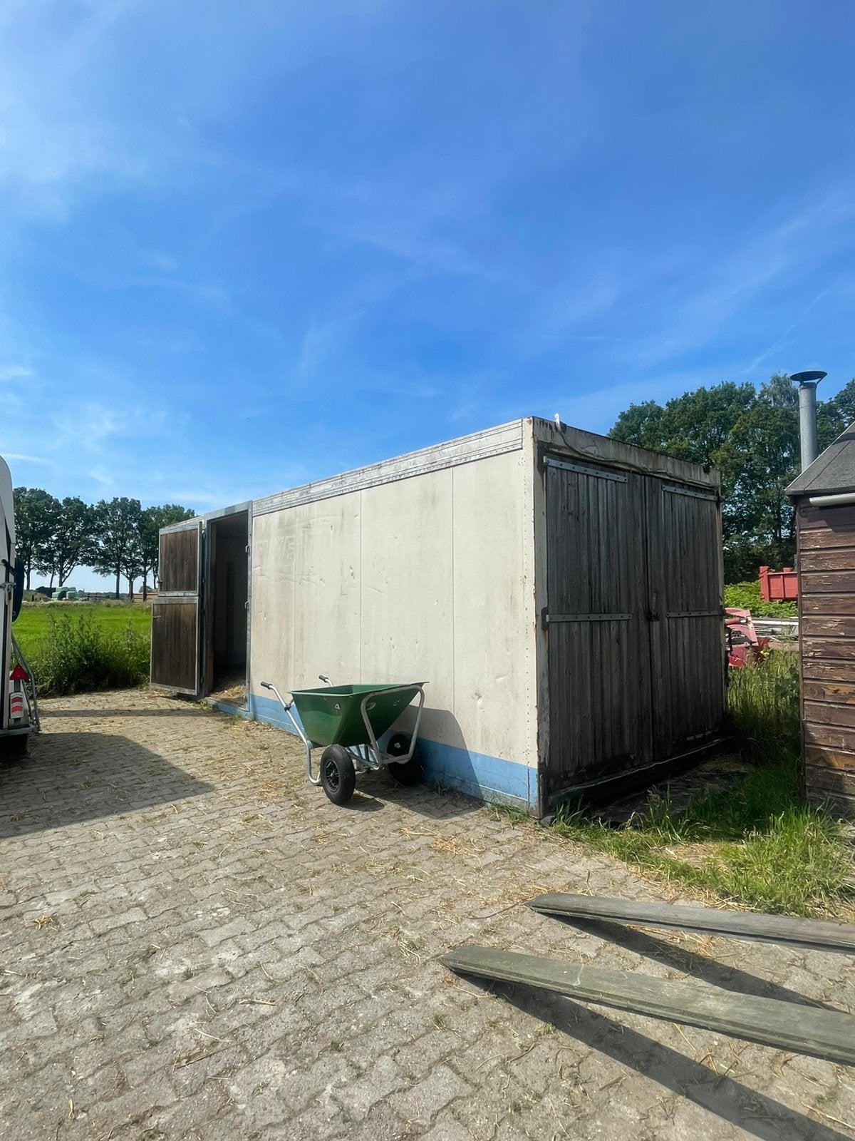 Paarden stal + opslag