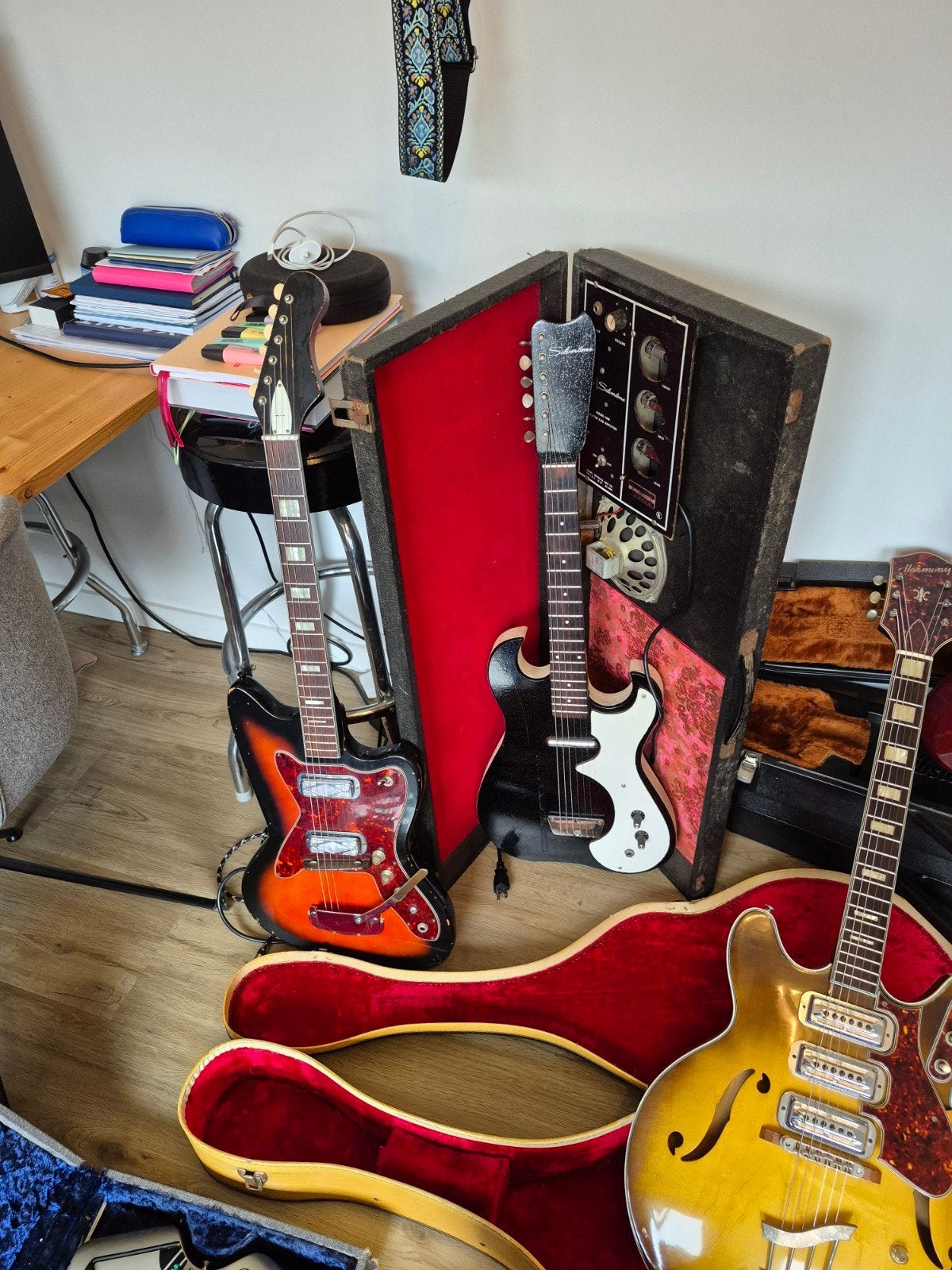 Foto 4 van Gitaar collectie vintage/high end. Gibson Harmony Burns etc