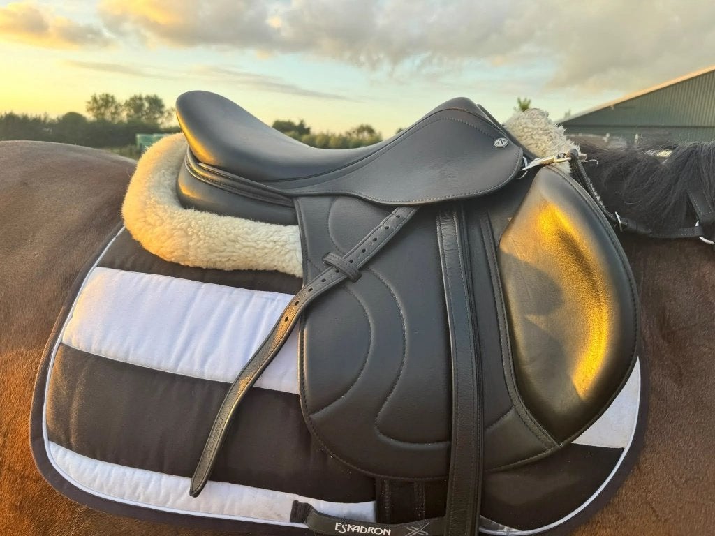 Anatomica Phoenix S-line Springzadel, Dieren en Toebehoren, Paarden en Pony's | Zadels, Anatomica, L (17.5 inch), Middel, Middeldiepe zit