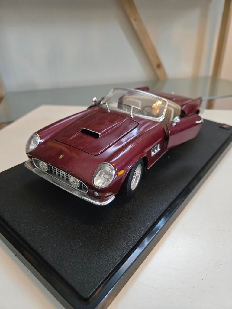 Ferrari 250 GT California Spyder 1:18 Hotwheels, Verzenden, Zo goed als nieuw, Auto