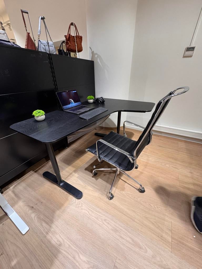 IKEA Bekant Hoekbureau - Zwart, Huis en Inrichting, Bureaus, Ophalen, Zwart, Spaanplaat of MDF, Hoekbureau