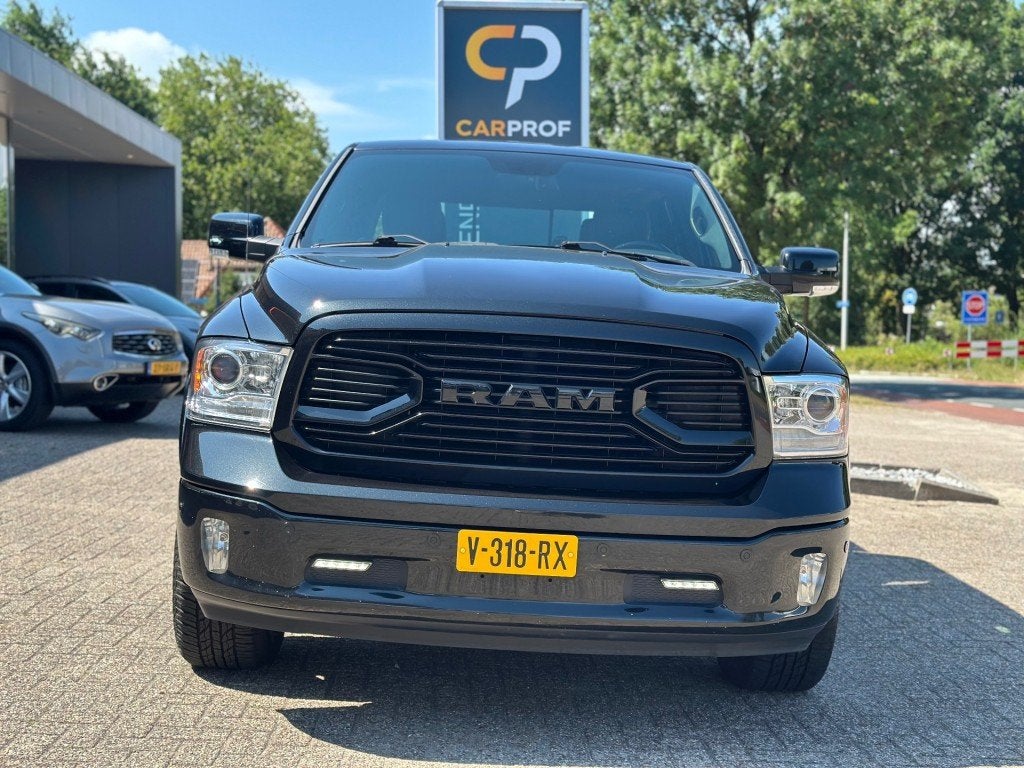 Dodge RAM 5.7 V8 CrewCab 5'7 Limited Luchtvering - Ramboxen, Met garantie (alle), Zwart, Origineel Nederlands, Bedrijf