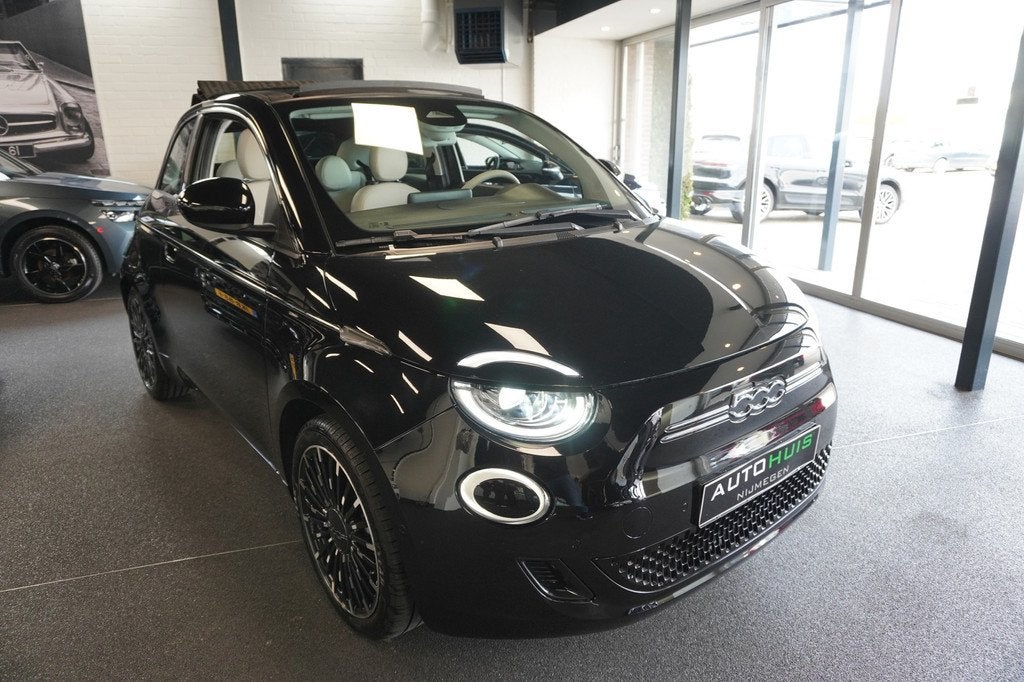 Fiat 500 C La Prima 42 kWh Cabriolet 360 Camera Lederen bekl, Gebruikt, Cabriolet, 4 stoelen, Zwart