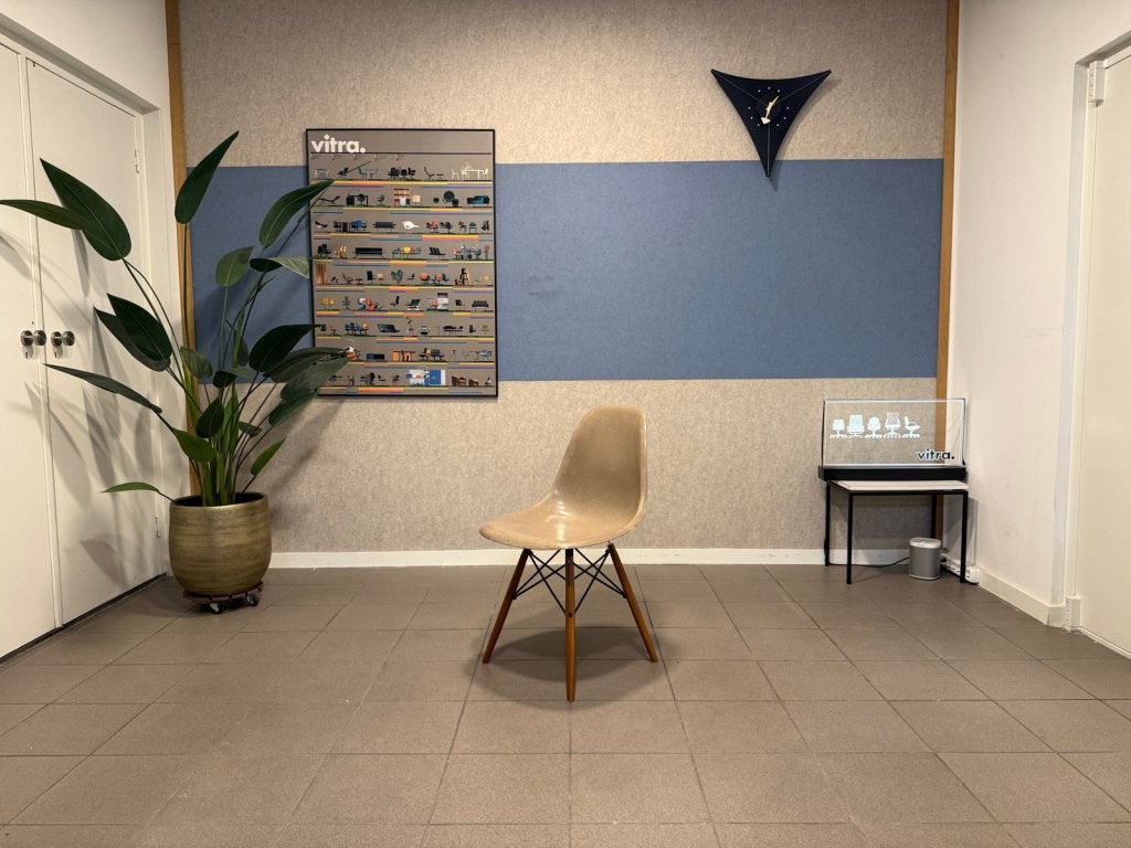 Vitra | Eames | DSW | Greige fiberglass | 4x, Huis en Inrichting, Stoelen, Niet ingevuld, Niet ingevuld, Ophalen of Verzenden
