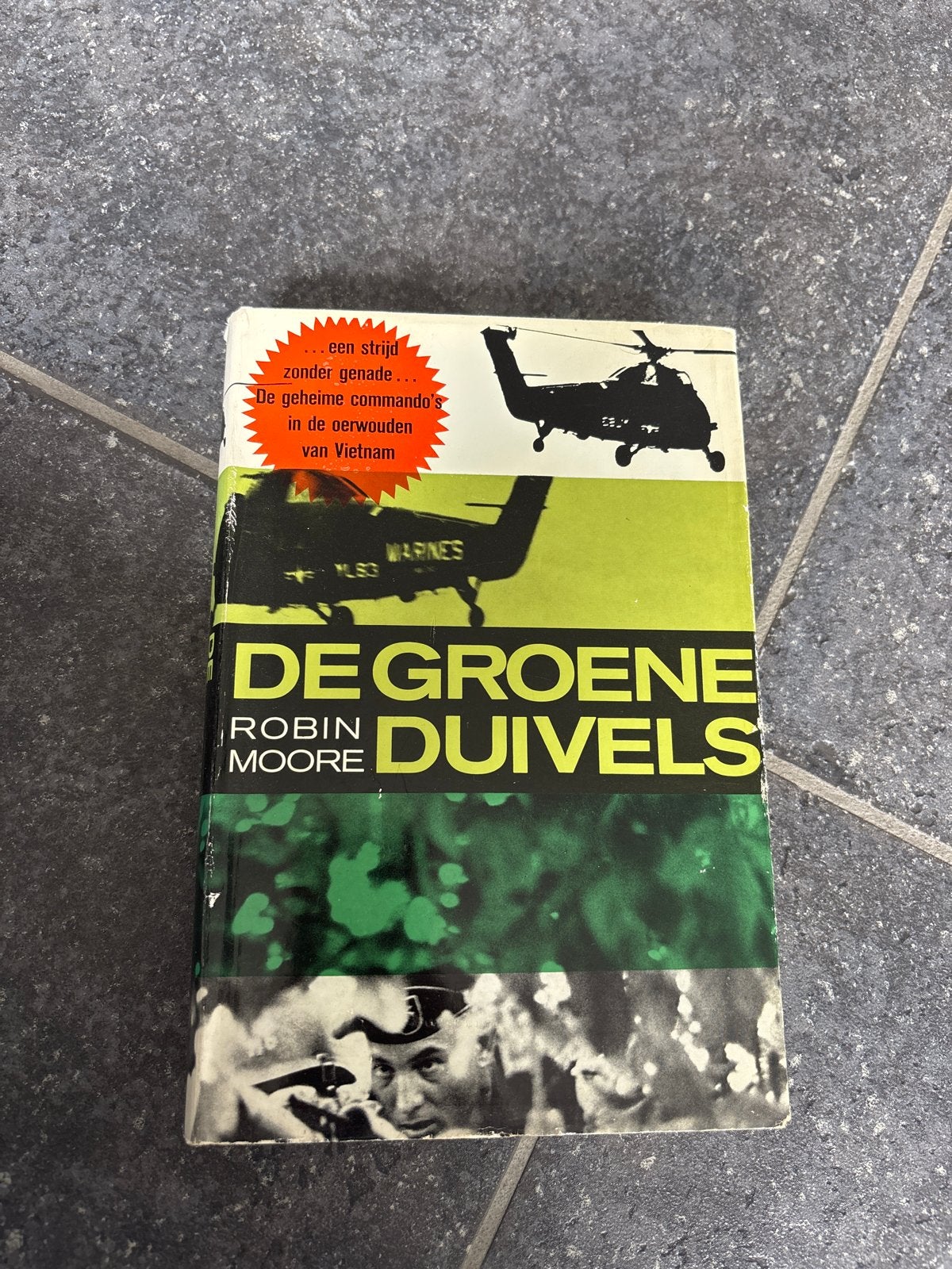 De Groene Duivels - Robin Moore (Oorlog in Vietnam), Ophalen of Verzenden, 1945 tot heden, Gelezen, Overige onderwerpen