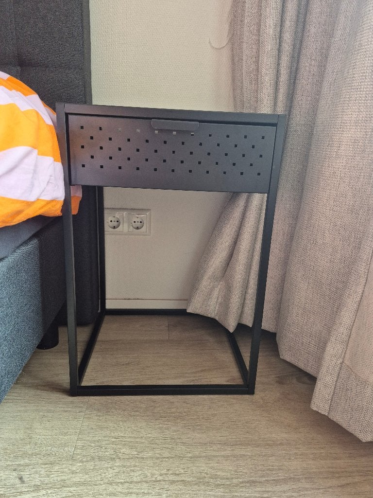 2 Nachtkastjes, Huis en Inrichting, Ophalen, Minder dan 45 cm, Metaal of Aluminium, 55 tot 70 cm