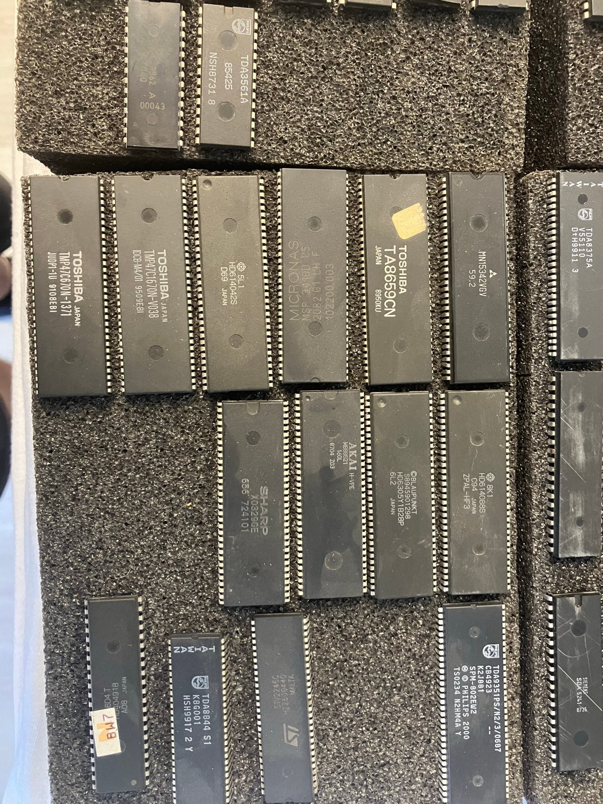 Grote partij diverse IC's / chips - ideaal voor hobbyist, Ophalen of Verzenden, Gebruikt