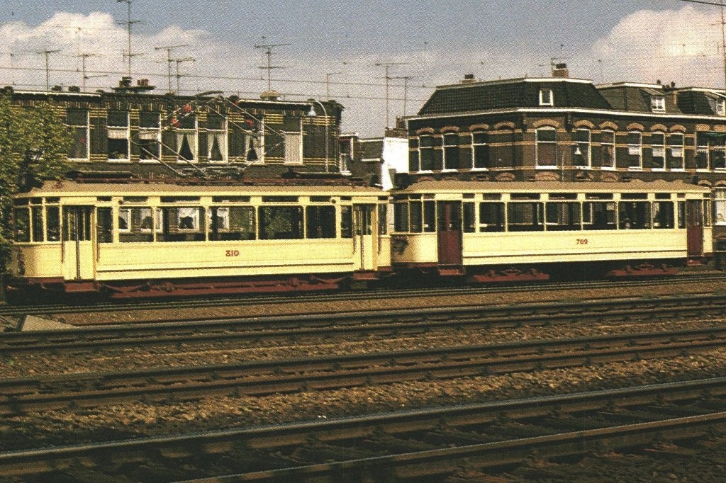 805304	Tram	Den Haag Motorwagen 810 en aanhangwagen 769, Ophalen of Verzenden, Gebruikt, Tram, Kaart of Prent