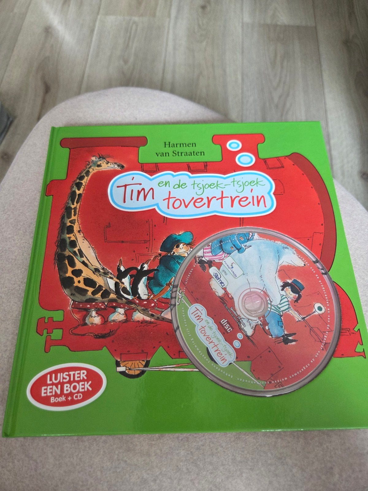 Tim en de tsjoek-tsjoek tovertrein - Boek + CD, Ophalen of Verzenden, Gelezen, Harmen van Straaten, 3 tot 4 jaar