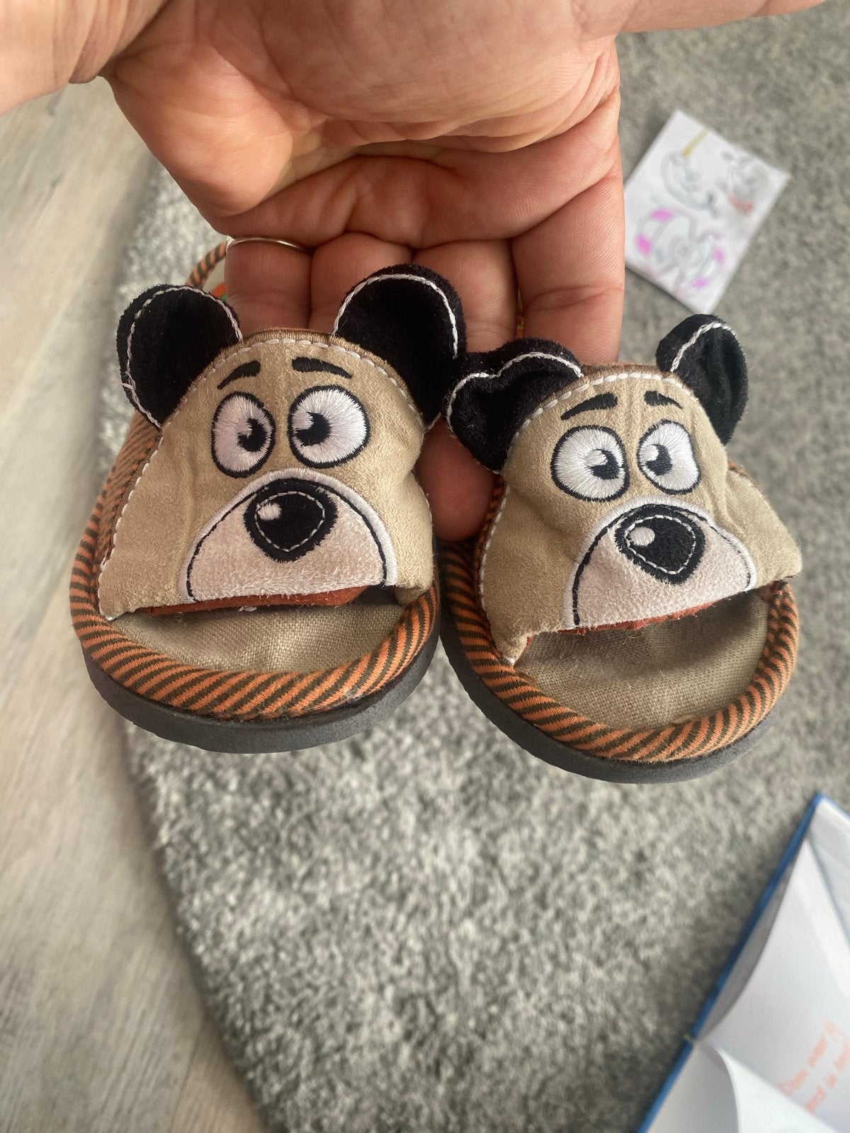 Leuke kinderpantoffels met beren gezichtje, maat 25-27, Ophalen of Verzenden, Gebruikt, Jongetje of Meisje, Schoentjes