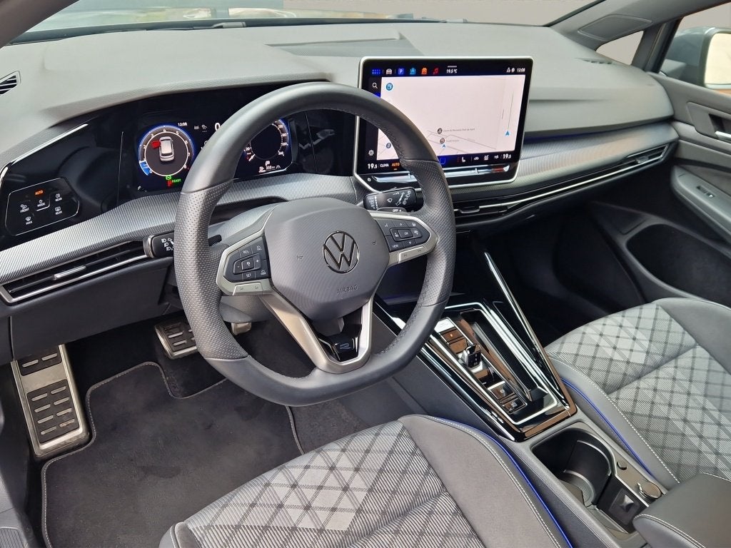 Volkswagen Golf 1.5 eTSI R-Line 360 Camera - NL Auto - Stu, Auto's, 12 maanden, Automatische klimaatregeling, Euro 6, 4 cilinders