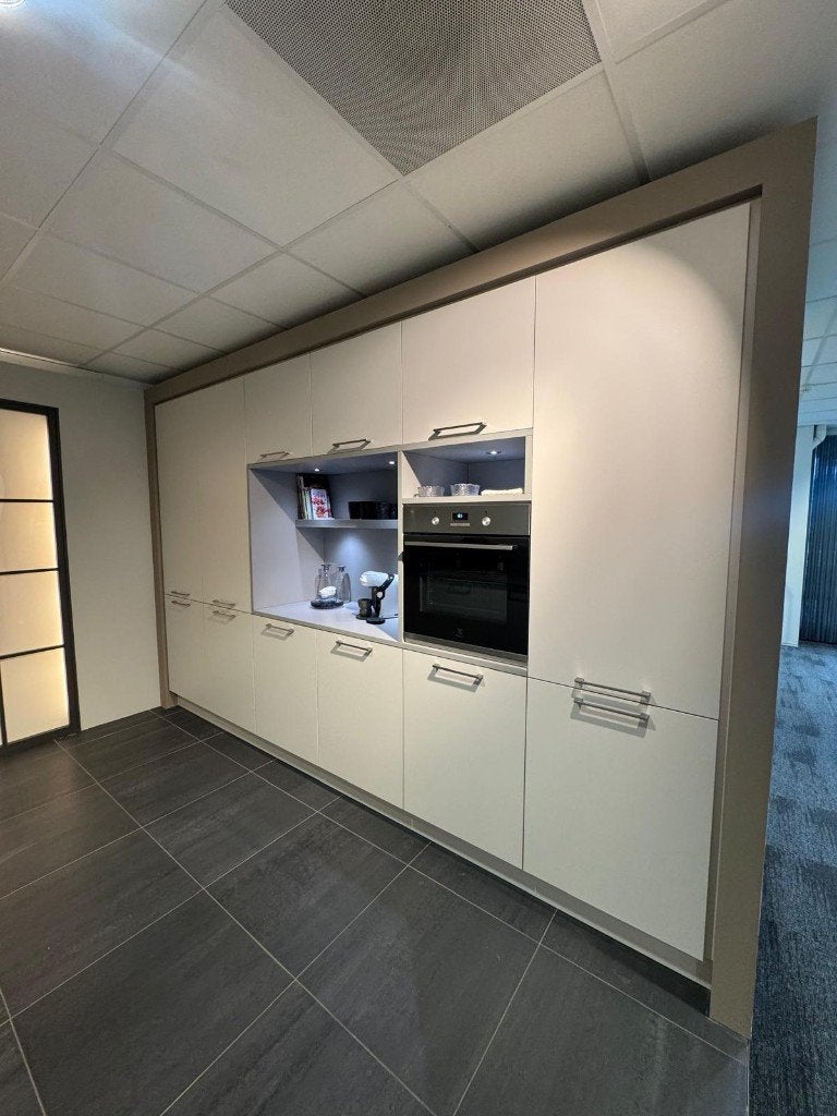 Showroomkeuken, Huis en Inrichting, Ophalen, Dubbelwandige keuken, Zo goed als nieuw, Kunststof