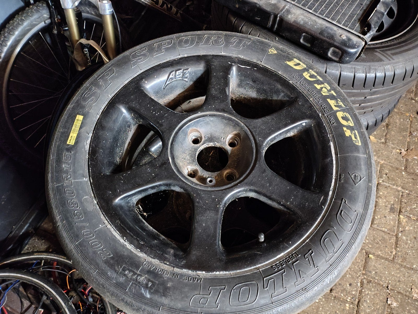 Dunlop slicks op 15 inch AEZ velgen 4x100 et36, Ophalen, Gebruikt