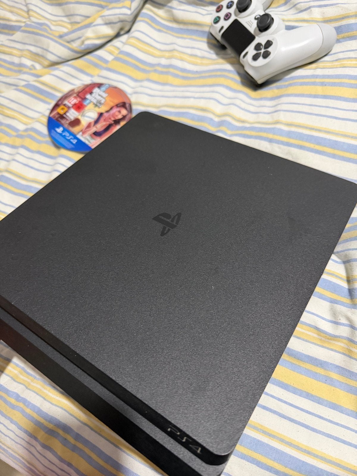 PS4 Slim met witte controller en GTA V - Zo goed als nieuw, Ophalen, Met games, Zo goed als nieuw, Met 1 controller