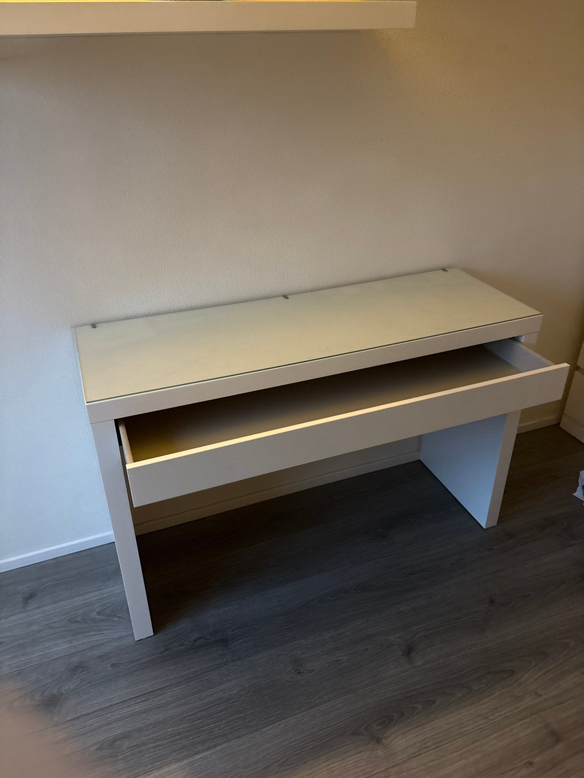 IKEA-bureau/kaptafelvariant.glazen blad en lade, Huis en Inrichting, Ophalen, Gebruikt, Met lades, Computerbureau