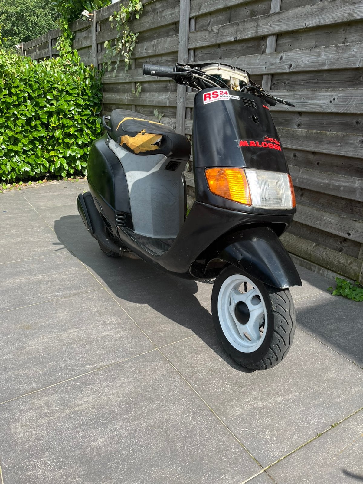 Sfera 125cc zonder 123 /// ophalen in belgie 2400 MOL, Fietsen en Brommers, Scooters | Piaggio, Ophalen, Zo goed als nieuw, Tweetakt