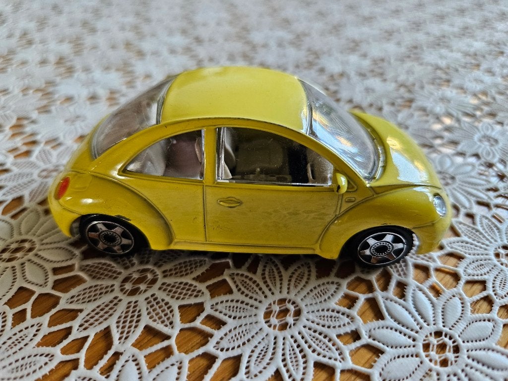 Burago Volkswagen New Beetle 1/43 - Geel, Hobby en Vrije tijd, Modelauto's | 1:43, Ophalen of Verzenden, Gebruikt, Auto, Overige merken