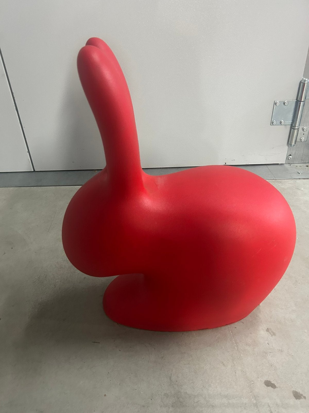 Qeeboo rabbit, Ophalen