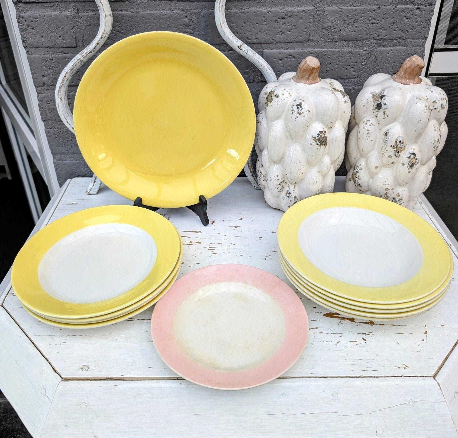 Pastel servies set: 4 platte, 5 diepe borden, vlaaischaal, Antiek en Kunst, Antiek | Servies los, Ophalen of Verzenden