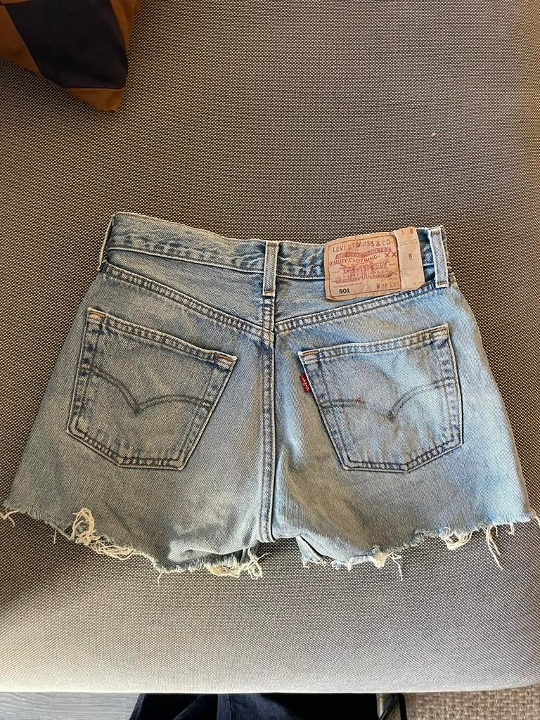 Levi’s short W28, Ophalen of Verzenden, Zo goed als nieuw, Blauw, W28 - W29 (confectie 36)