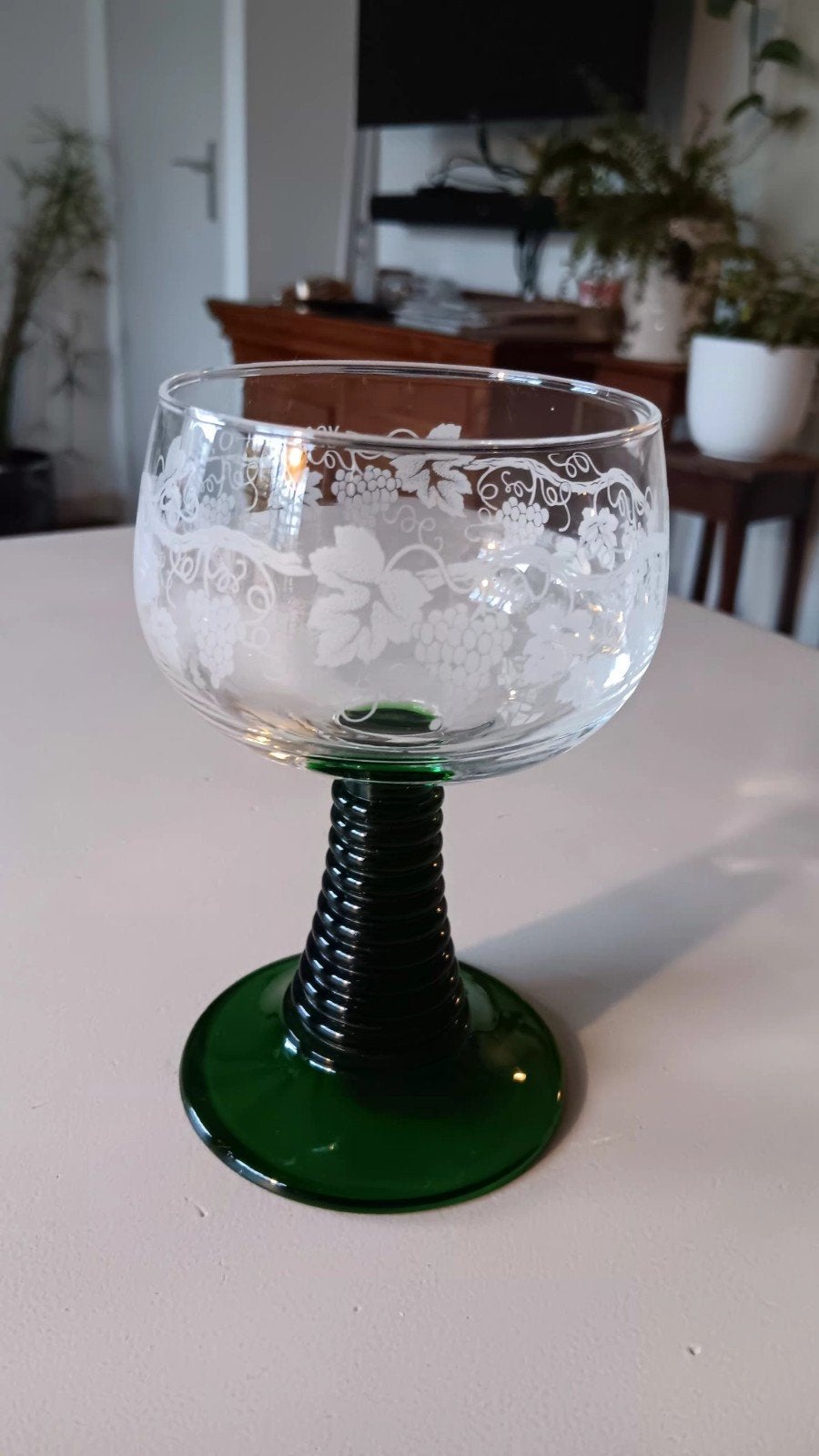 1 rijnglas, nog in goede conditie.
Op groene voet en witte d, Ophalen of Verzenden, Zo goed als nieuw, Overige typen