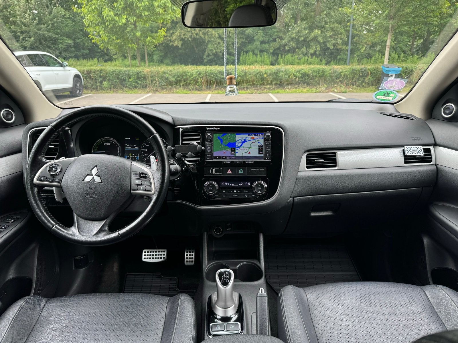 Mitsubishi Outlander 2.0 Dohc Mivec Phev 203pk 4WD CVT 5P, Auto's, Mitsubishi, 1998 cc, Outlander, Zwart, 4 cilinders