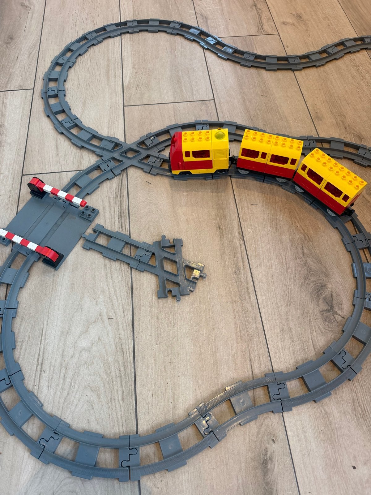 Elektrische trein met rails en verkeerslichten, Lego, Ophalen of Verzenden, Inclusief accessoires, Complete set
