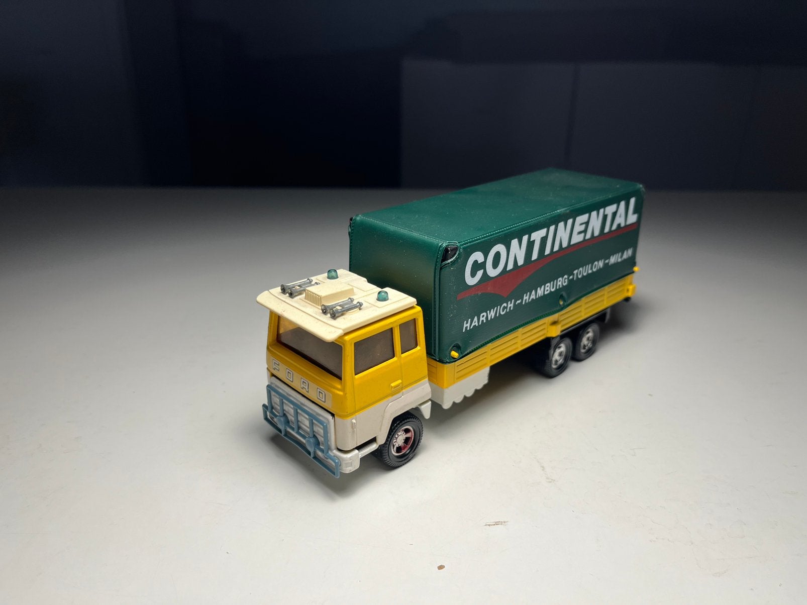 Matchbox SuperKings - Ford H Series - Schaal 1:50, Hobby en Vrije tijd, Modelauto's | 1:50, Verzenden, Zo goed als nieuw, Bus of Vrachtwagen