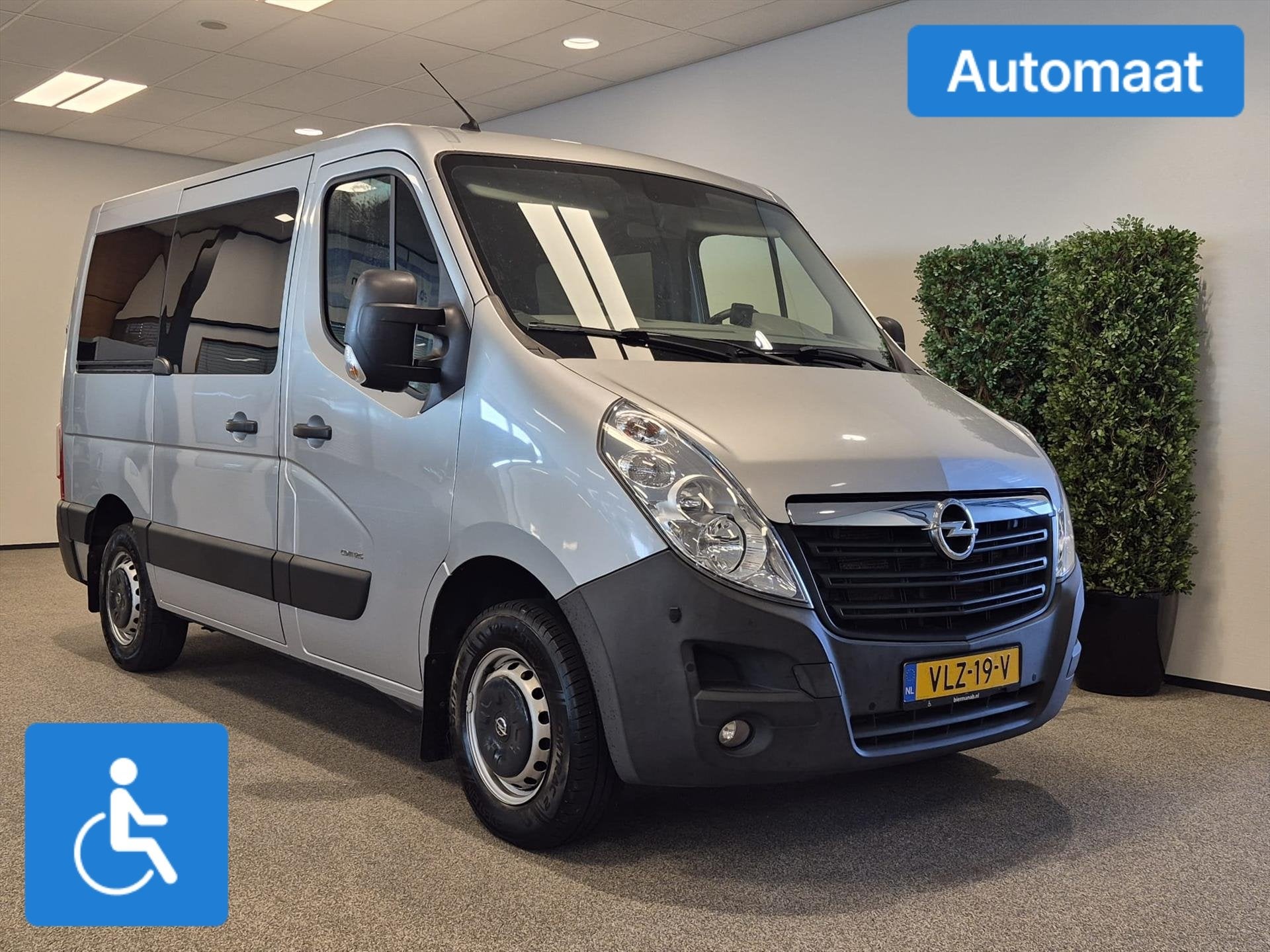 Opel Movano L1H1 Rolstoelbus Automaat (airco), Auto's, Automaat, Gebruikt, 4 cilinders, 4 stoelen