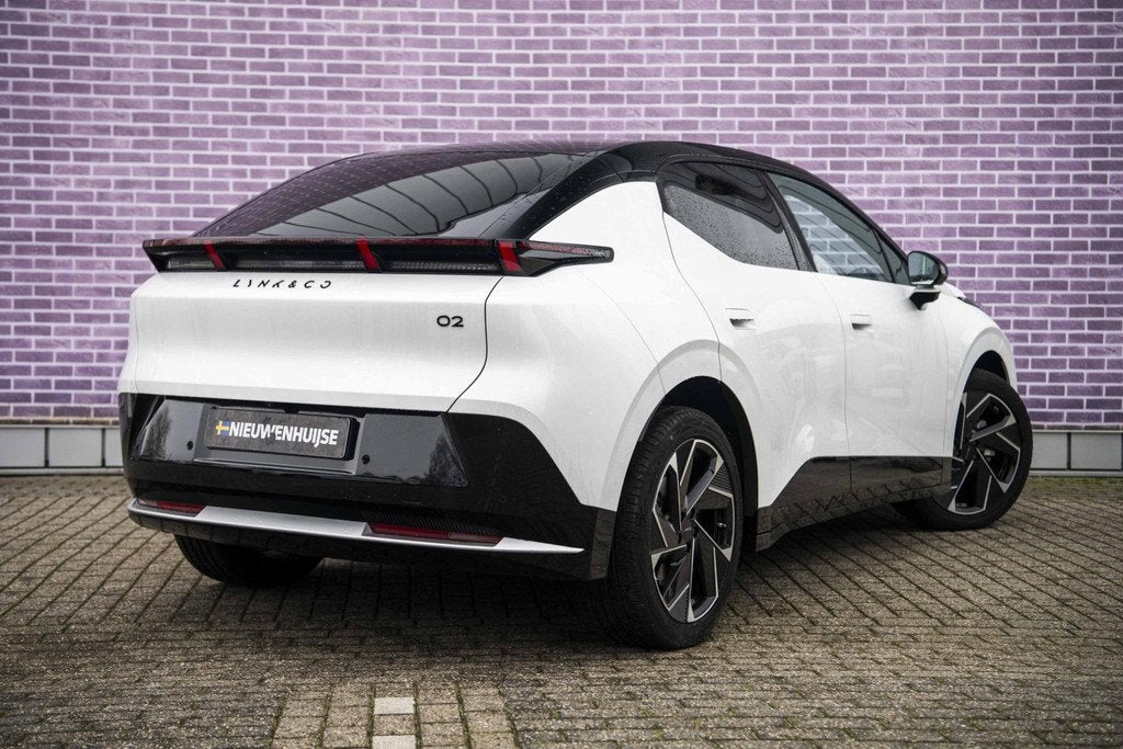 Lynk & Co 02 More 66 kWh | 445 km elektrisch bereik | Adapti, Auto's, Lynk & Co, Automaat, Achterwielaandrijving, Zwart, 1795 kg